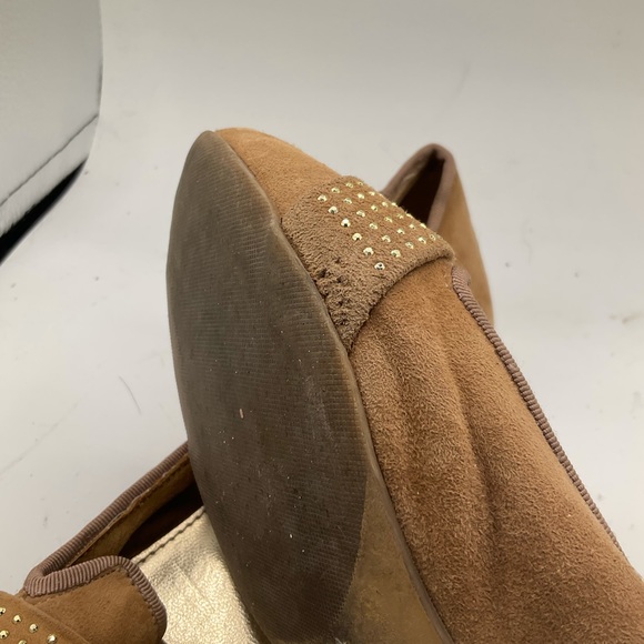 “ALFANI” Tan Coloured Suede Shoes with Studding and Gold Heels. - Picture 8 of 10